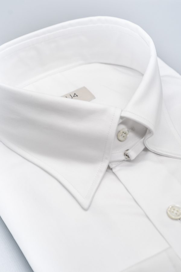Klassisches Hemd in Weiß mit Sportmanschette und Tabkragen